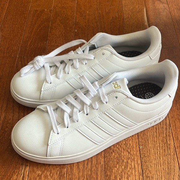 GRAND COURT 2.0 SHOES size 7.5. All white never worn. - Picture 1 of 4